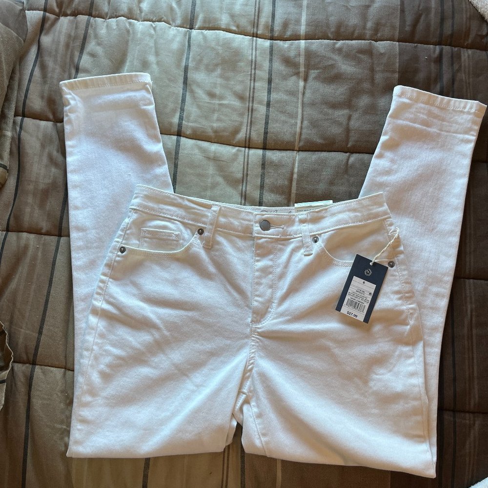 NWT Womens Universal Thread White Crop Jeans size 6